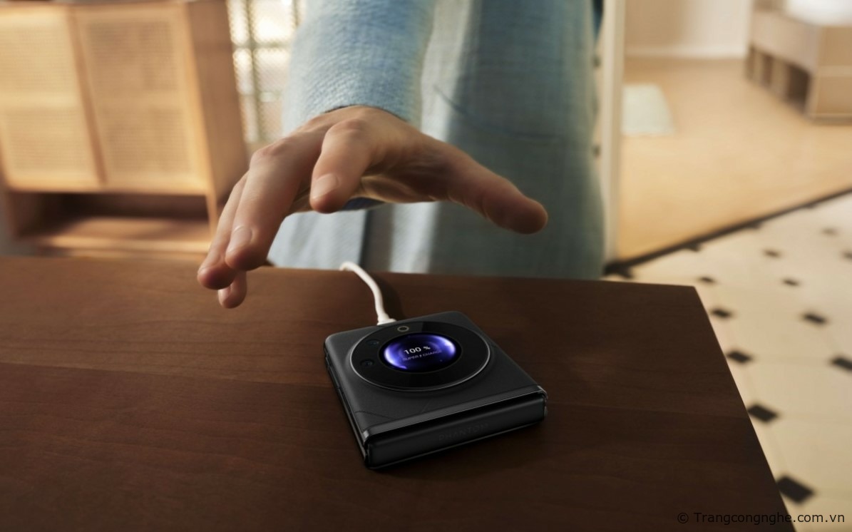 Điện thoại gập vỏ sò Tecno Phantom V Flip ra mắt