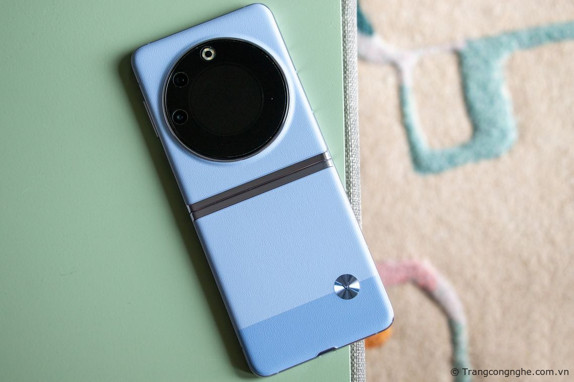 Điện thoại gập vỏ sò Tecno Phantom V Flip ra mắt