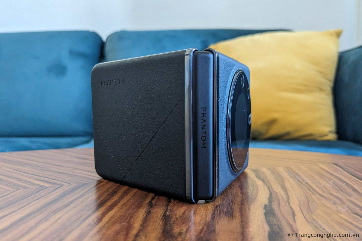 Điện thoại gập vỏ sò Tecno Phantom V Flip ra mắt