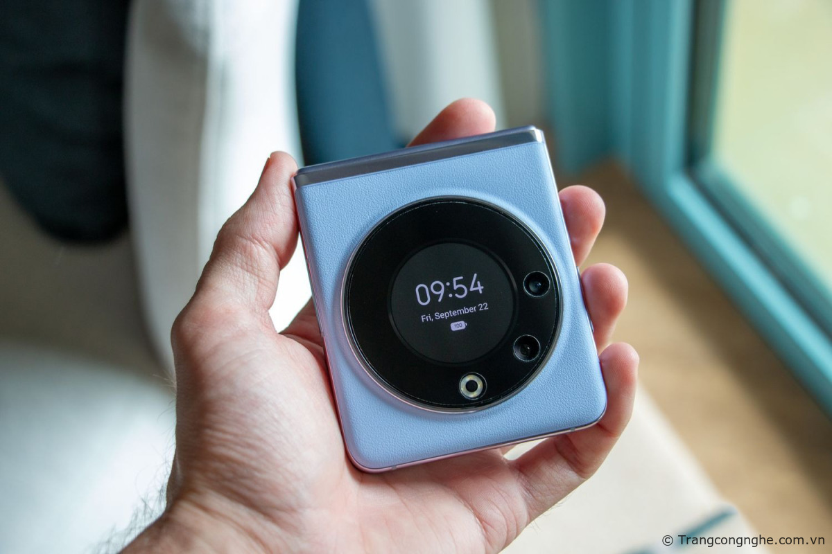 Điện thoại gập vỏ sò Tecno Phantom V Flip ra mắt