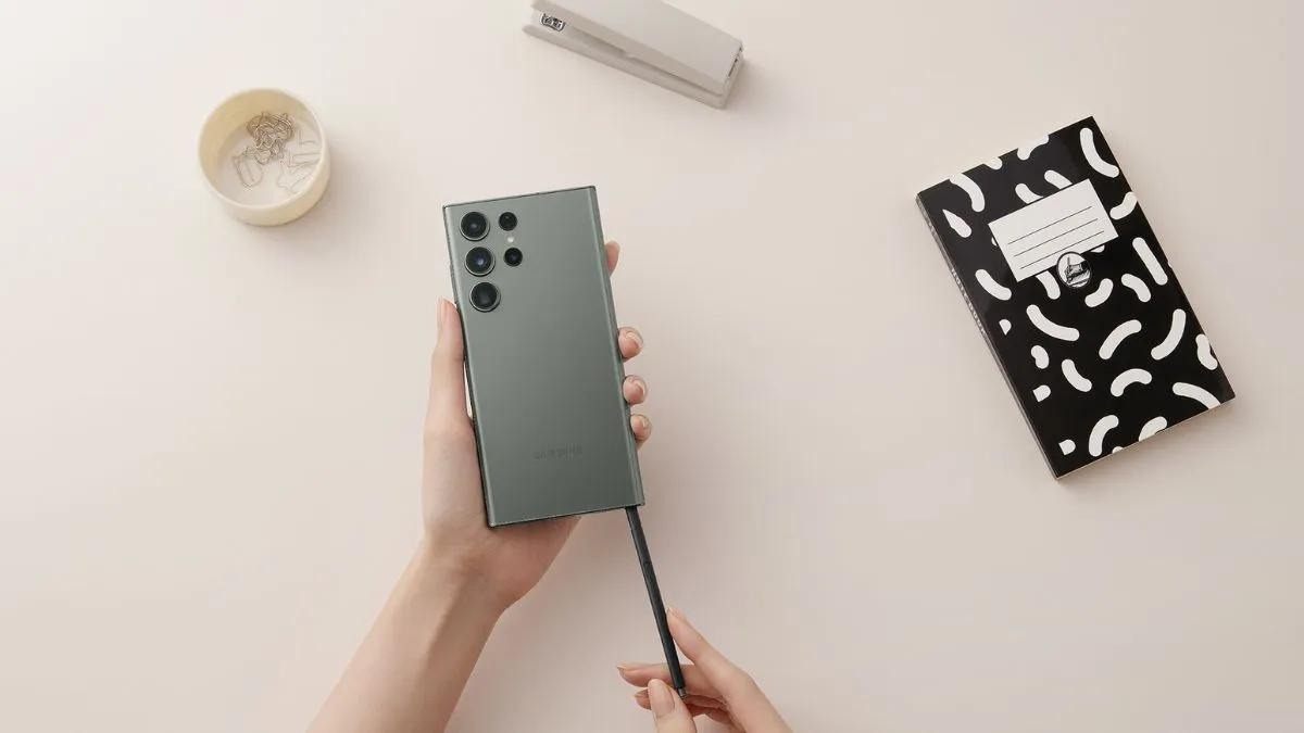 Galaxy S24 Ultra có 4 phiên bản màu: titan vàng, titan tím, titan đen, titan xám