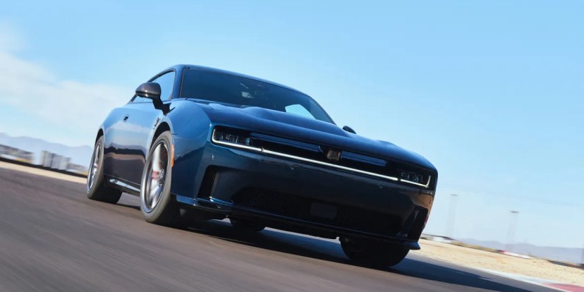 Stellantis bắt đầu thử nghiệm pin thể rắn trên mẫu xe điện Dodge Charger