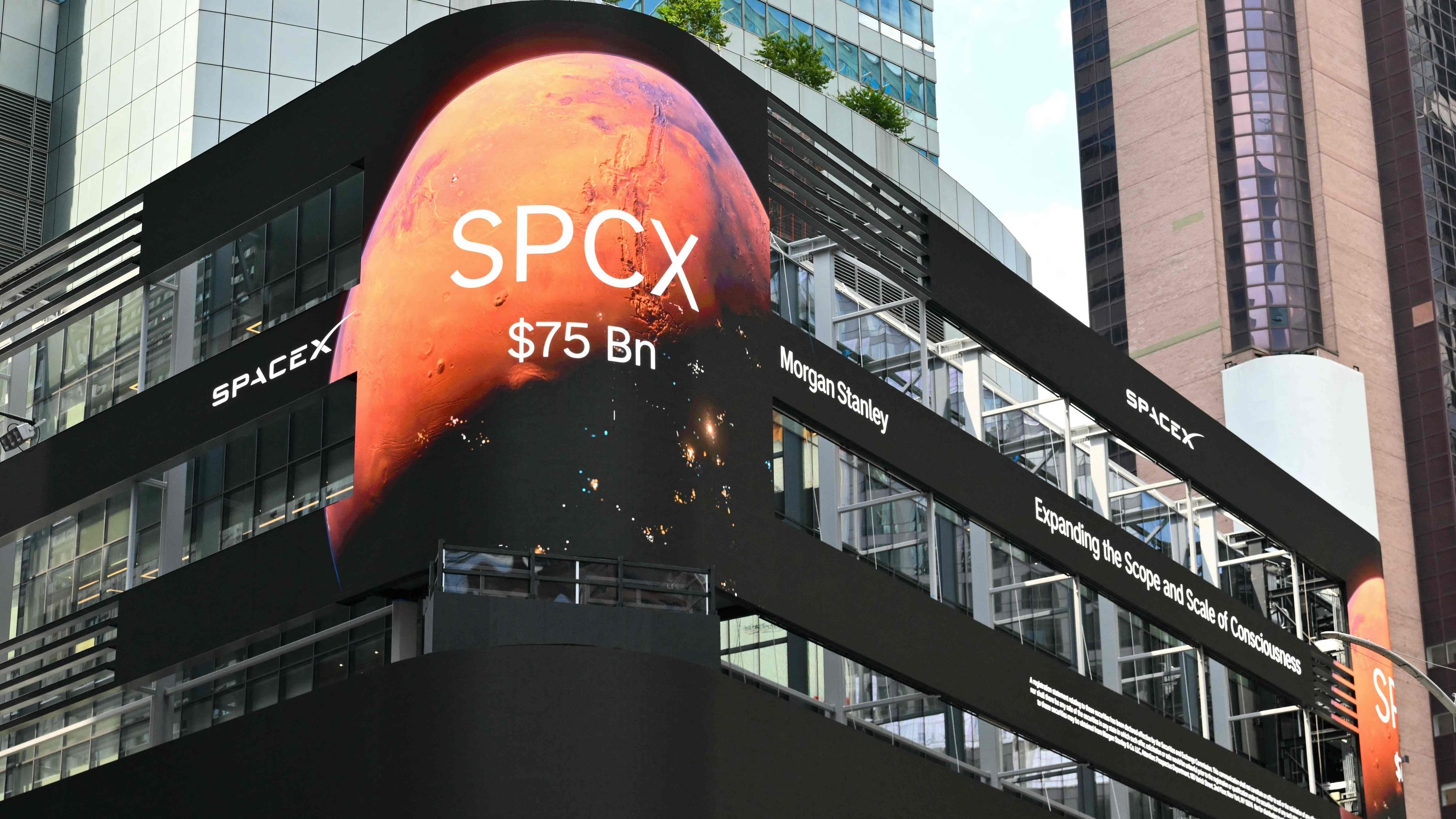 SpaceX tiếp tục tăng trưởng mạnh mẽ sau ngày giao dịch thứ hai