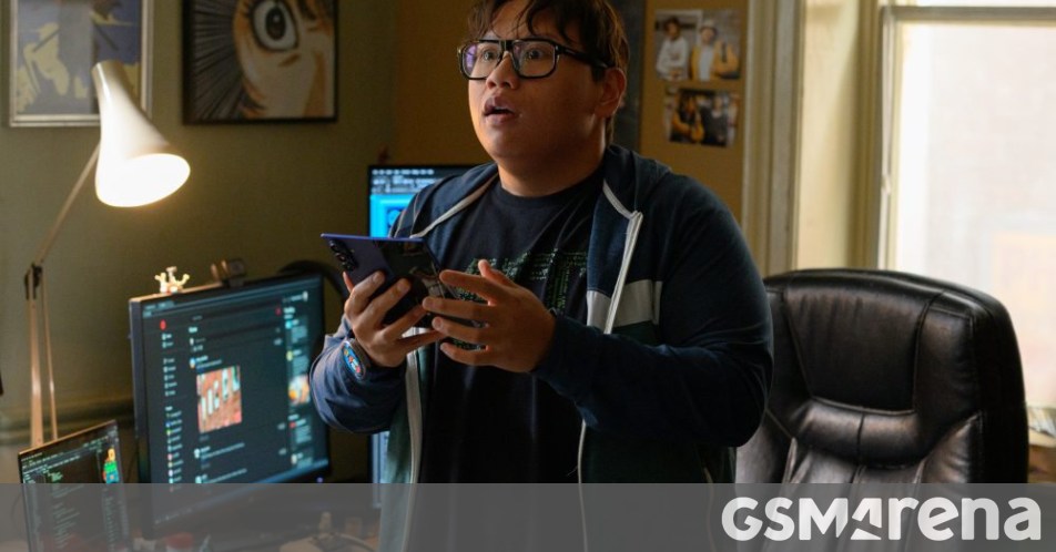 Samsung hợp tác với Spider-Man để quảng bá smartphone gập