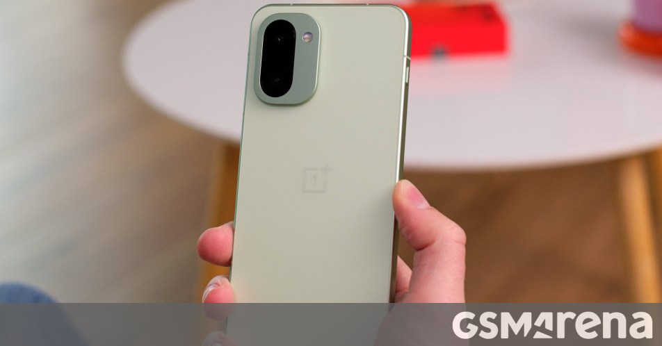 OnePlus ra mắt 15R với tùy chọn RAM lớn hơn giữa cơn khủng hoảng bộ nhớ