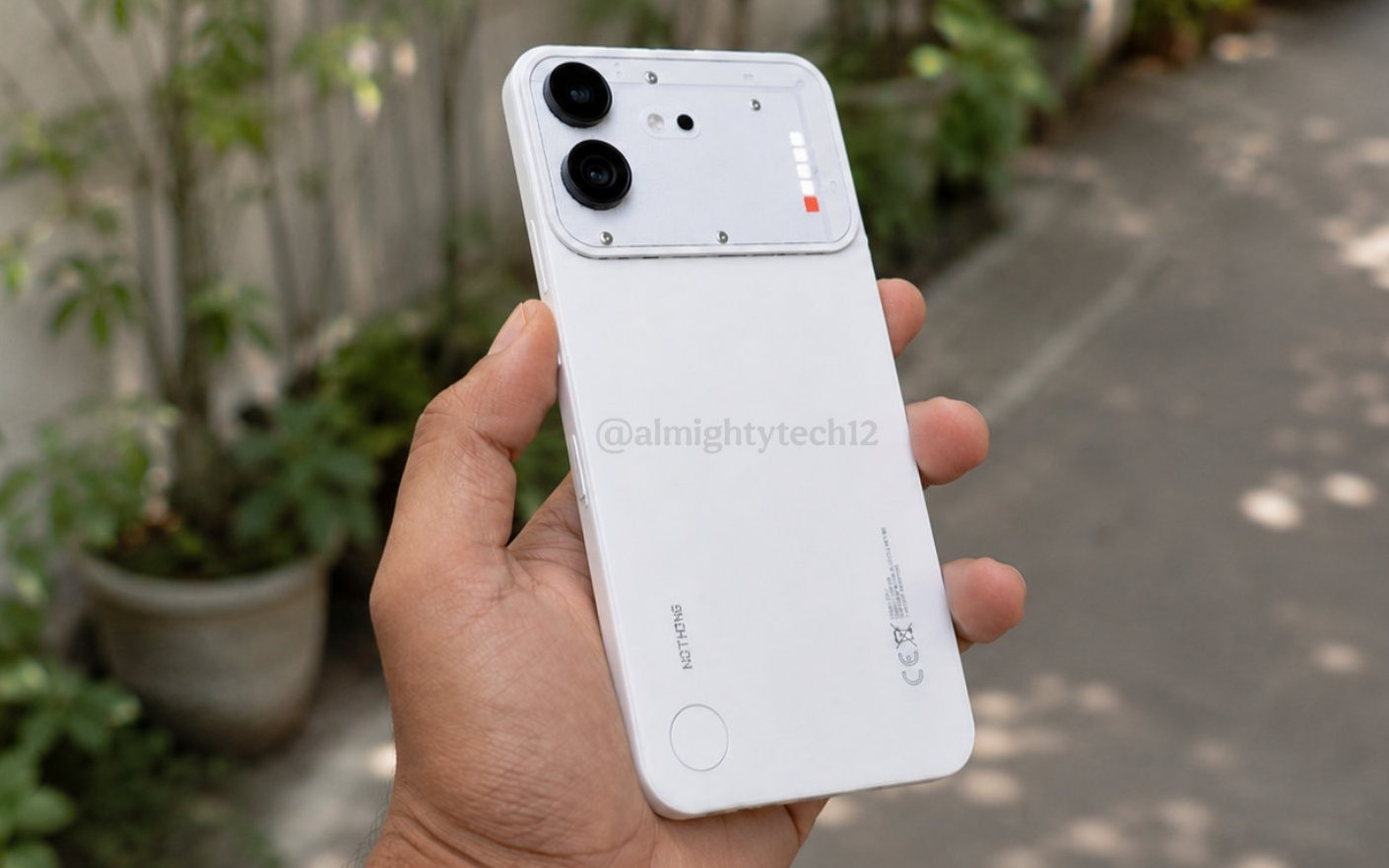 Hình ảnh thực tế Nothing Phone (4b) xuất hiện, xác nhận thông số kỹ thuật chính