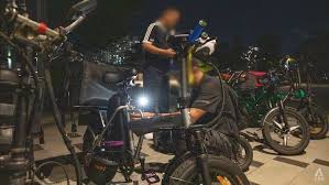 Hơn 110 thiết bị di chuyển hoạt động bị tịch thu trong chiến dịch chung của LTA và cảnh sát