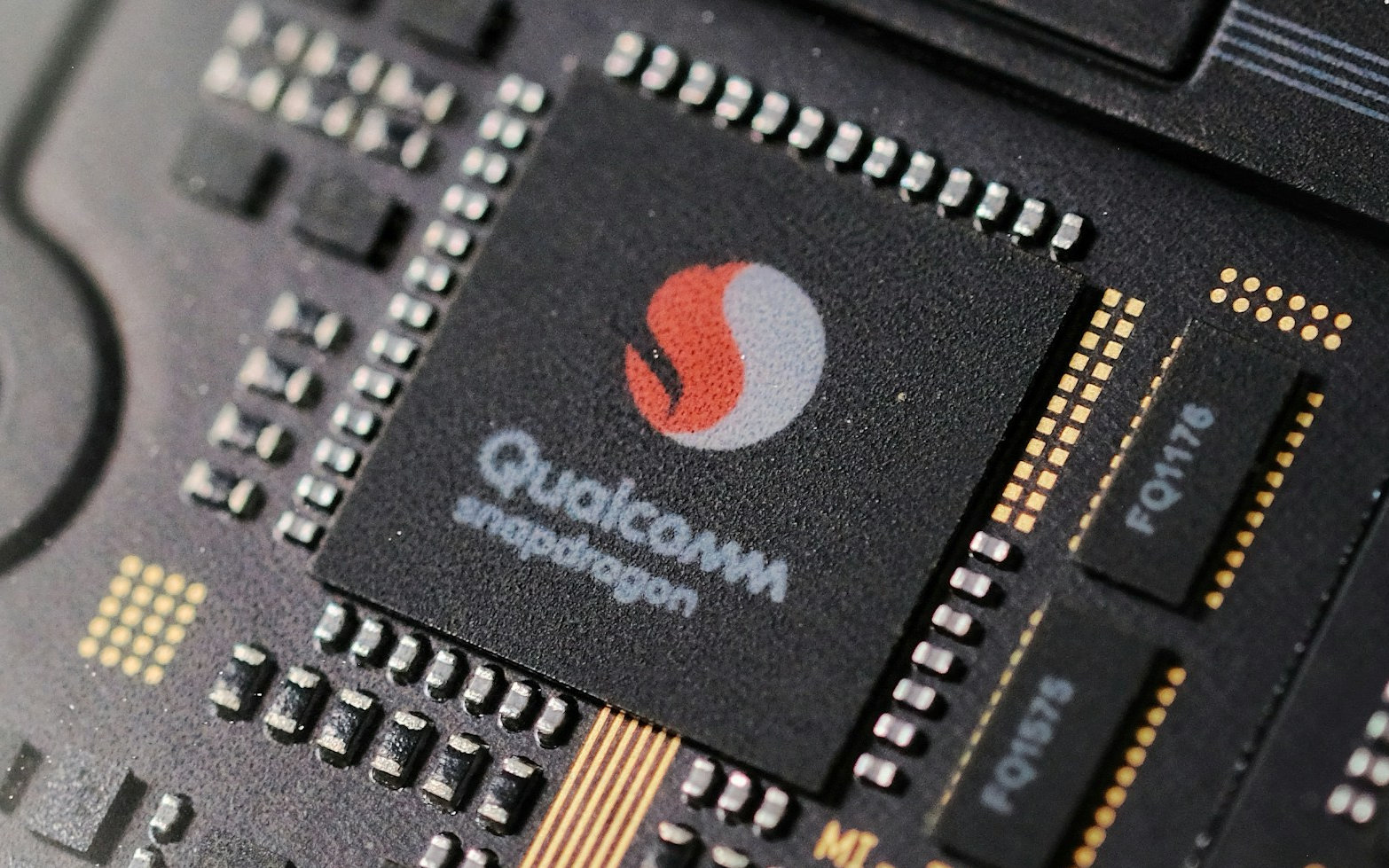 Giao hàng chipset smartphone toàn cầu giảm 15% trong nửa đầu năm 2026