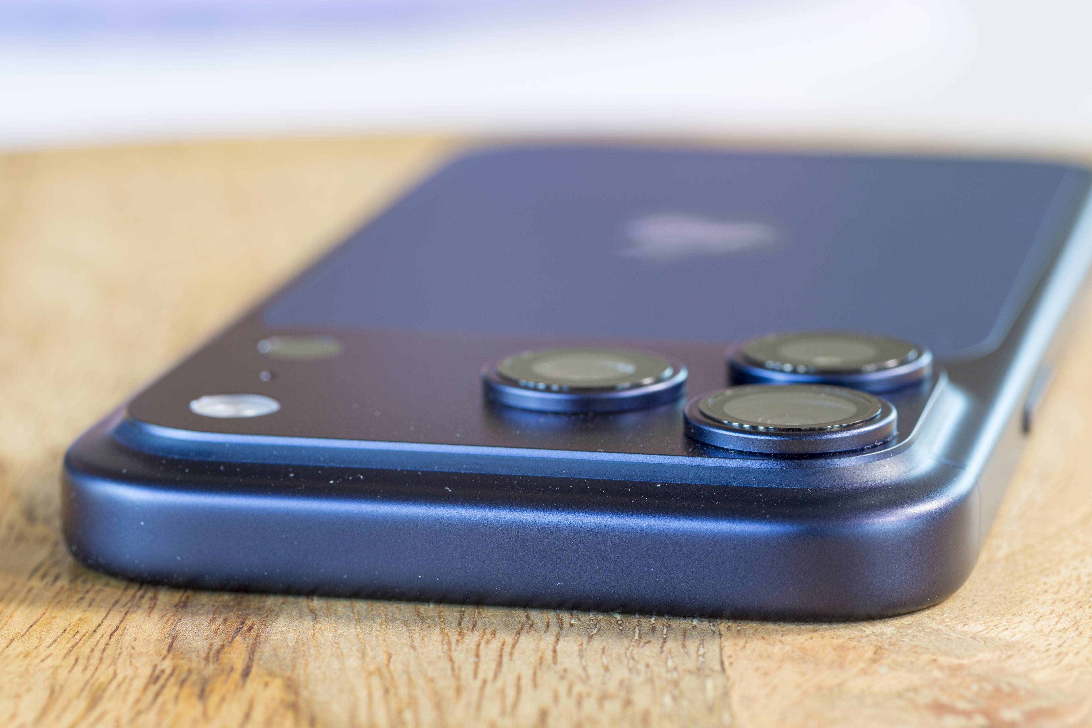 iPhone 18 Pro sẽ dày hơn so với phiên bản trước