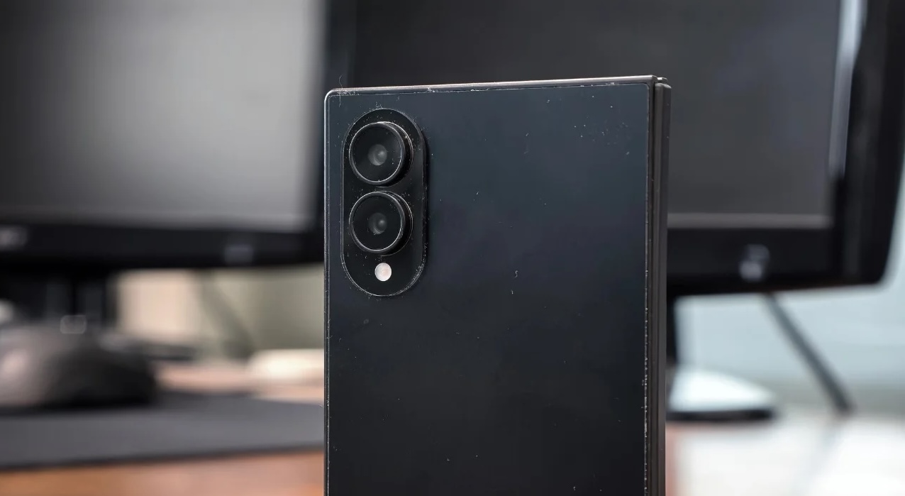 Rò rỉ hình ảnh mẫu Galaxy Z Fold8 với màu đen