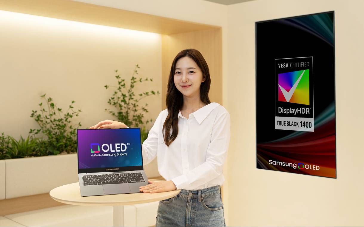 Samsung ra mắt màn hình OLED kép cho laptop với độ sáng tối đa 1.600 nits