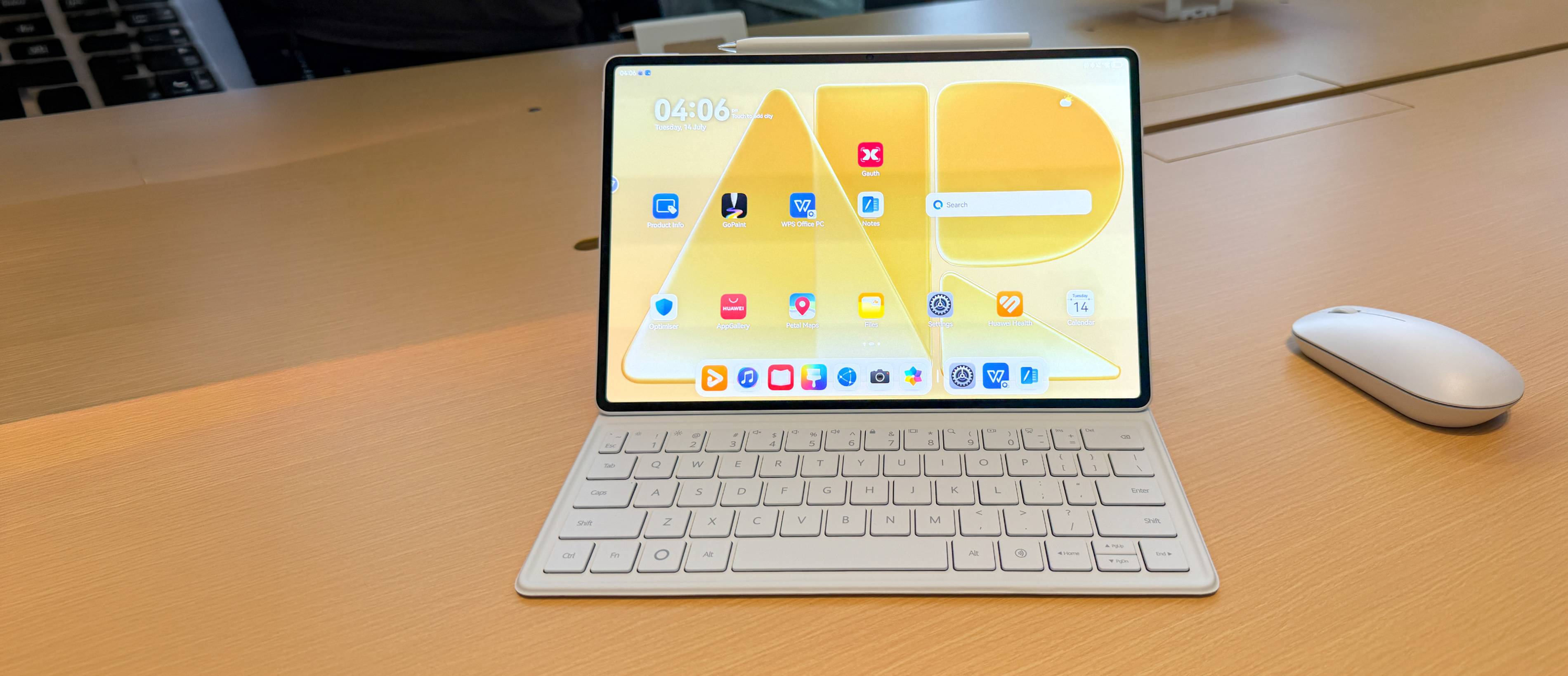 Trên tay Huawei MatePad Air (2026): nâng cấp đáng giá với màn hình OLED