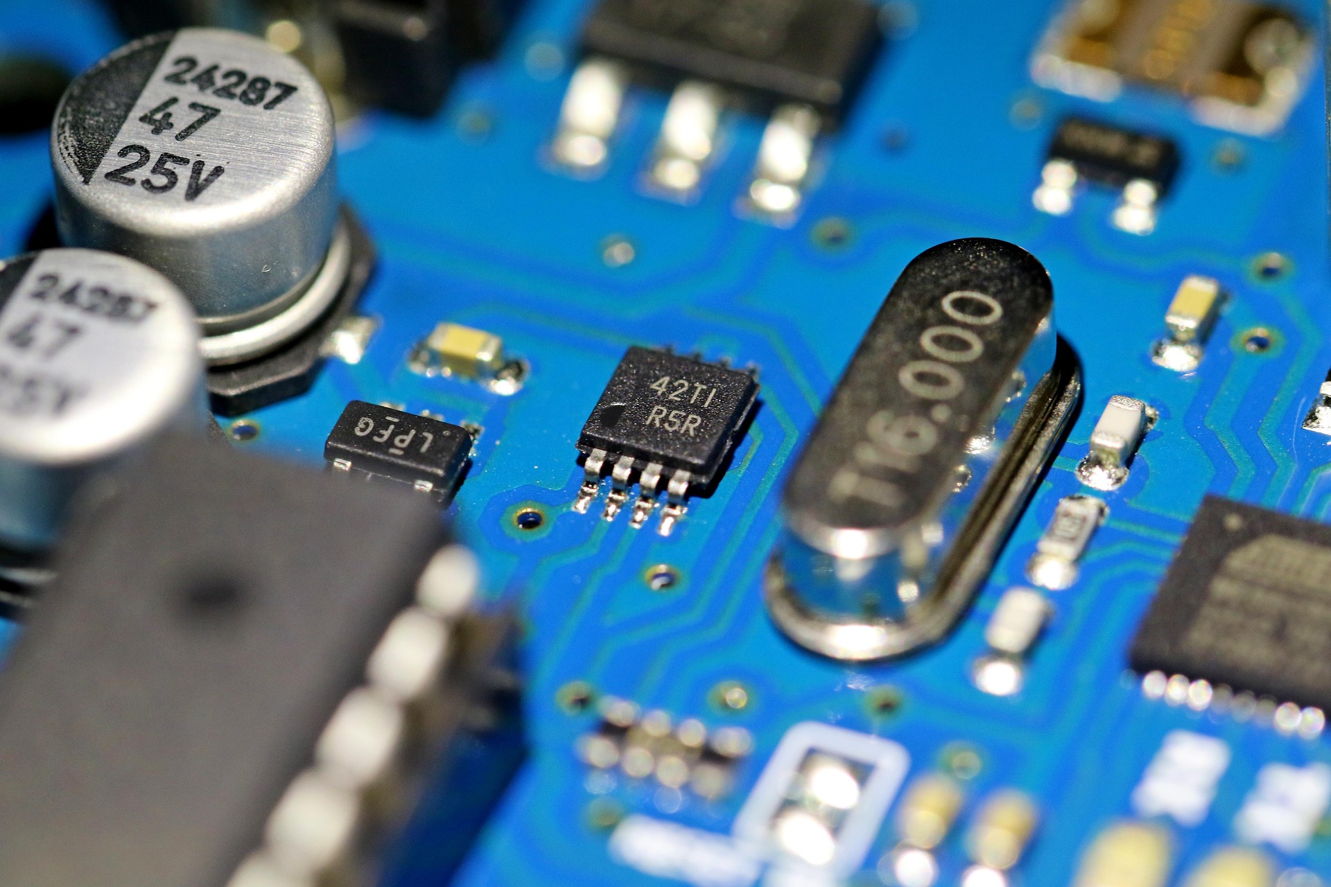 Cổ phiếu Applied Materials tăng gần gấp ba lần nhờ đơn hàng vượt quá khả năng giao hàng