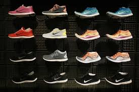 Cổ phiếu Nike giảm xuống mức thấp nhất trong 52 tuần
