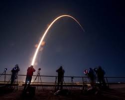 Mảnh vỡ tên lửa SpaceX sắp va chạm với Mặt Trăng
