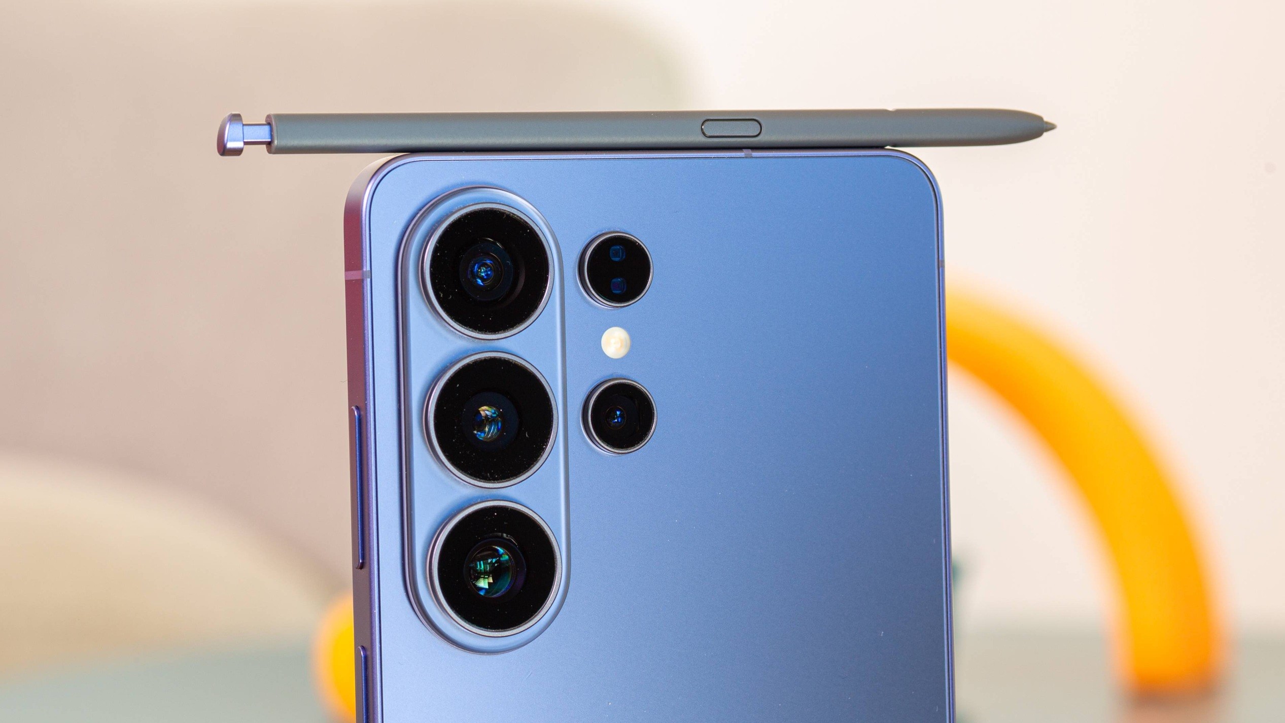 Samsung có thể loại bỏ một camera trên Galaxy S27 Ultra