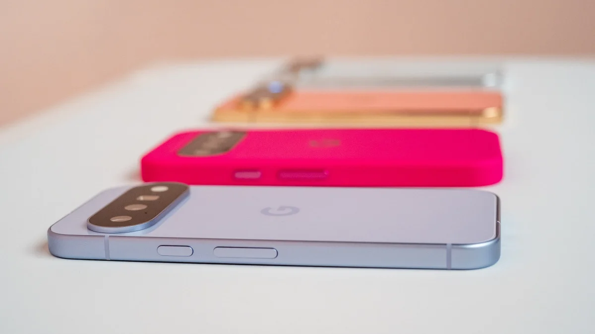 So sánh Google Pixel 11 và Samsung Galaxy S26: Thông số, giá cả và camera
