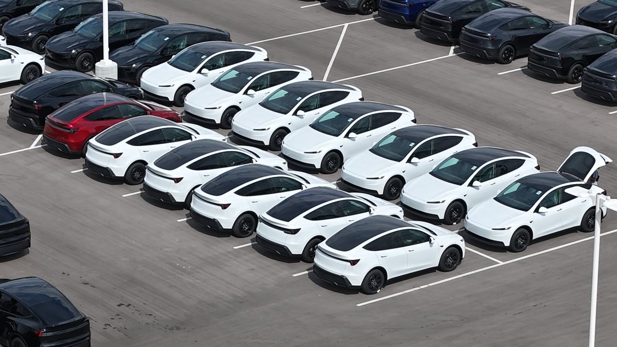 Tesla ra mắt tính năng vehicle-to-load cho tất cả mẫu Model Y cao cấp