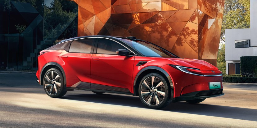 Toyota bZ5: mẫu xe điện mới với giá chỉ bằng một nửa Tesla Model Y