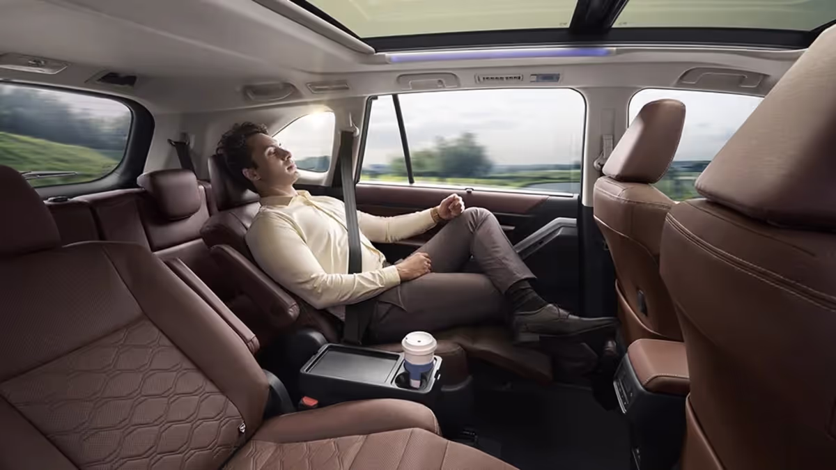 Toyota Innova Hycross mới: 8 chỗ ngồi và tiết kiệm nhiên liệu 23 km/l