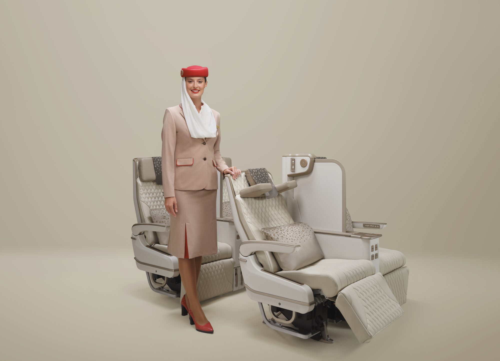 Emirates ra mắt ghế hạng phổ thông cao cấp mới với vách ngăn điện