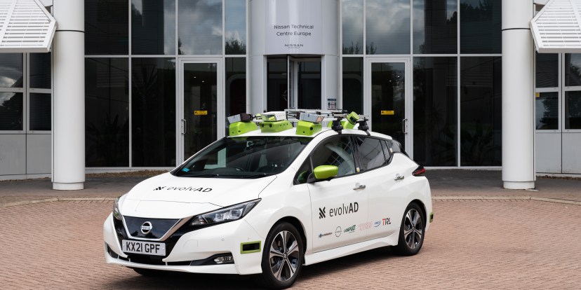 Nissan thử Leaf tự hành qua phố cổ Cambridge