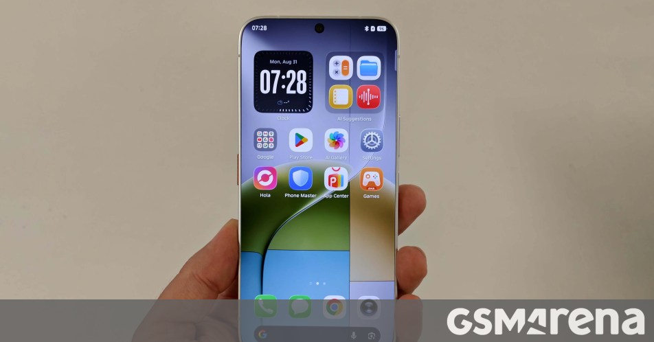 Tecno ra mắt điện thoại concept không viền tại IFA 2026