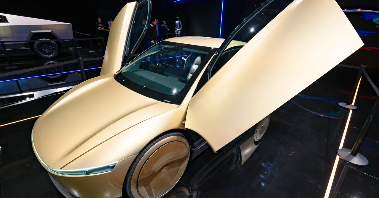 Tesla ra mắt Cybercab nhưng đang bị điều tra về an toàn