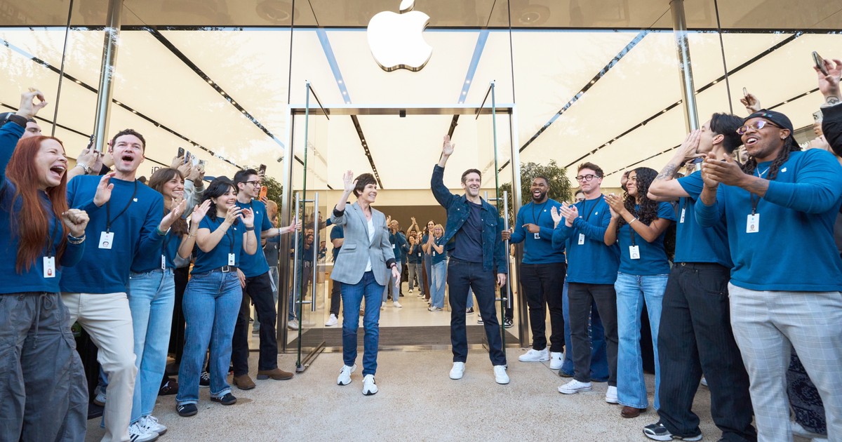 iPhone Duo, iPhone màn hình gập đầu tiên của Apple, lên kệ toàn cầu