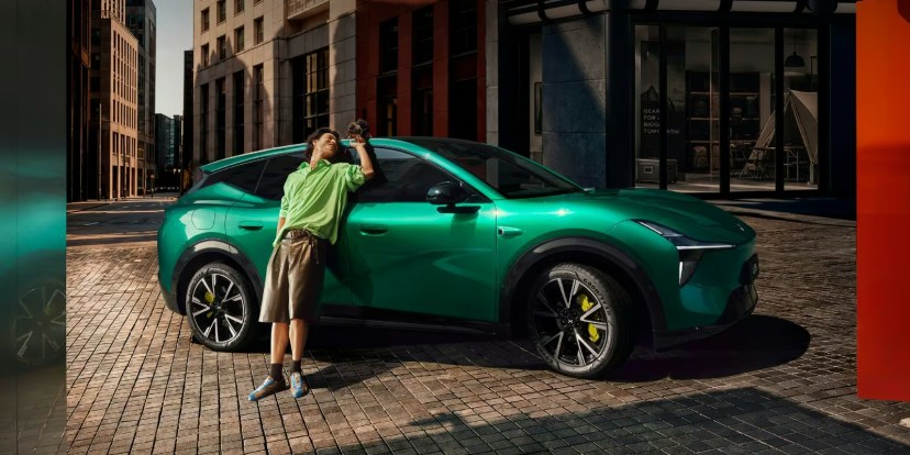 XPeng Mona L05 ra mắt, crossover gia đình đối đầu Tesla Model Y