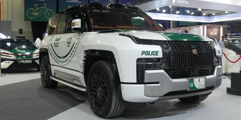 Yangwang U8 1.197 mã lực gia nhập đội tuần tra cảnh sát Dubai